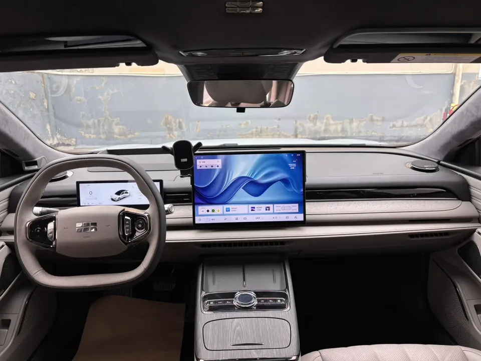 Geely Galaxy Star 8 PHEV 130km EM-i Premium Edition 2025 — миниатюра 5
