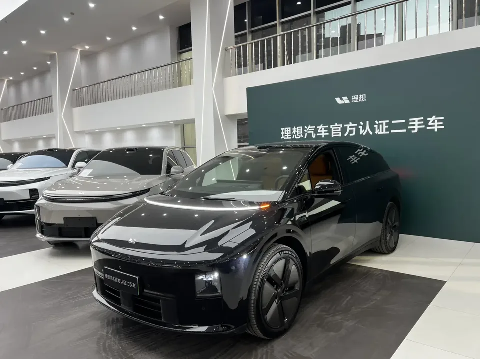 Li Ideal i6 Ideal i6 2025 Two-wheel drive standard version 2025 — photo 1, buy with delivery to Moscow
