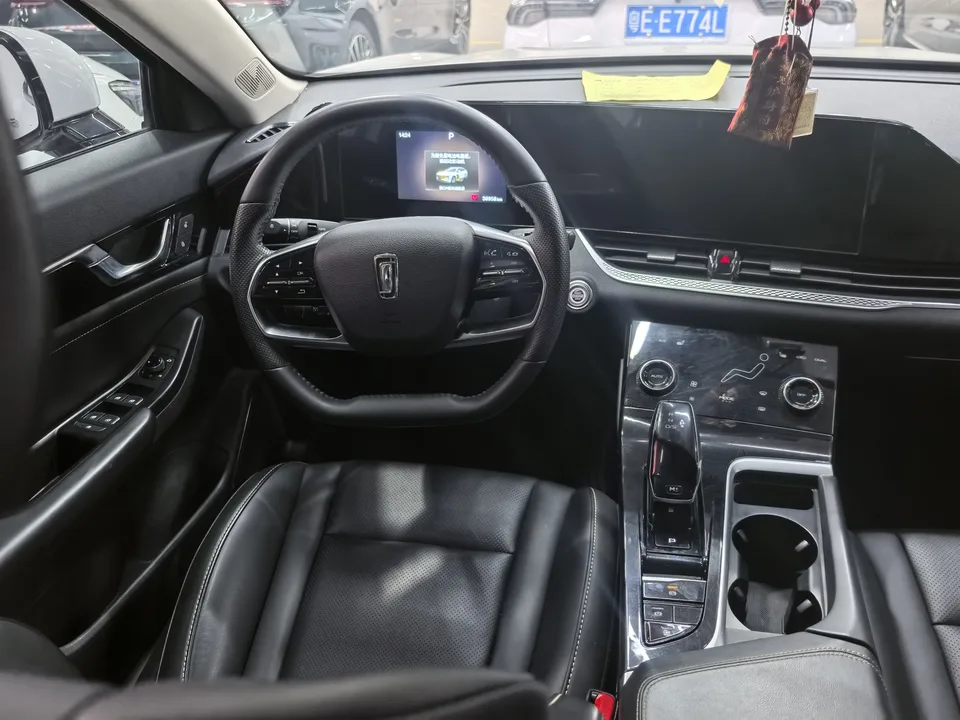 FAW Bestune B70 Bestune B70 2023 third generation 1.5T automatic enjoyment model 2023 — миниатюра 3