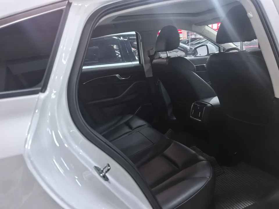 FAW Bestune B70 Bestune B70 2023 third generation 1.5T automatic enjoyment model 2023 — миниатюра 4