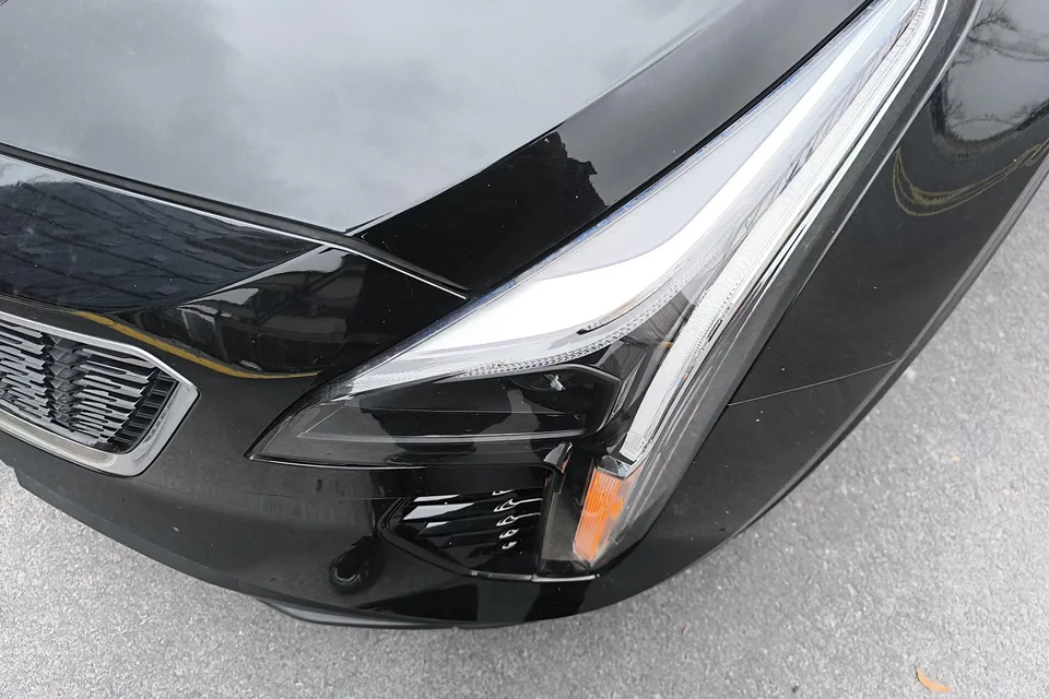 Cadillac XT4 Cadillac XT4 2022 28T two-wheel drive fashion model 2022 — миниатюра 2
