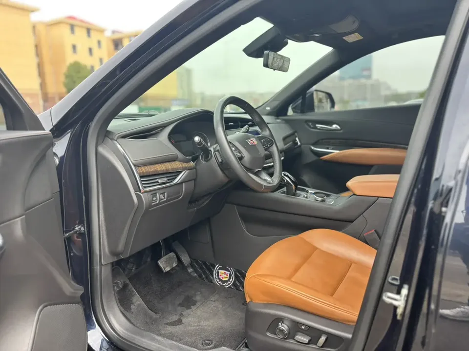Cadillac XT4 Cadillac XT4 2022 28T two-wheel drive premium model 2022 — миниатюра 3