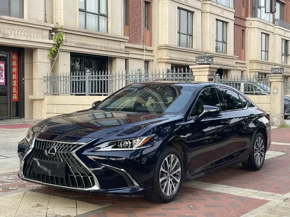 Lexus ES 2022