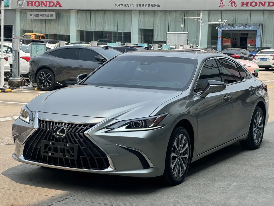 Lexus ES 2023