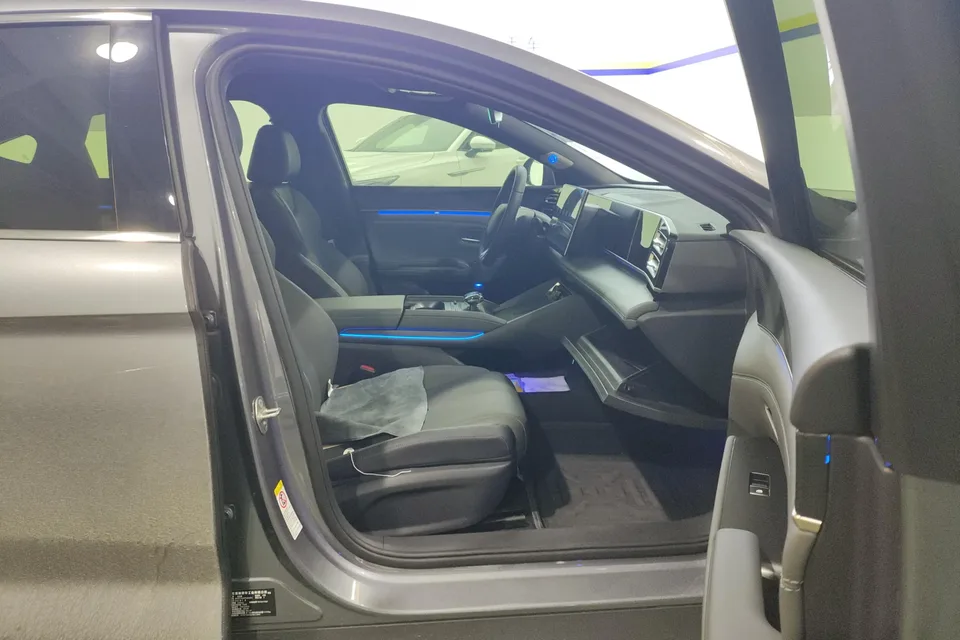 BYD Qin L DM DM-i 120KM Leading Model 2024 — миниатюра 4
