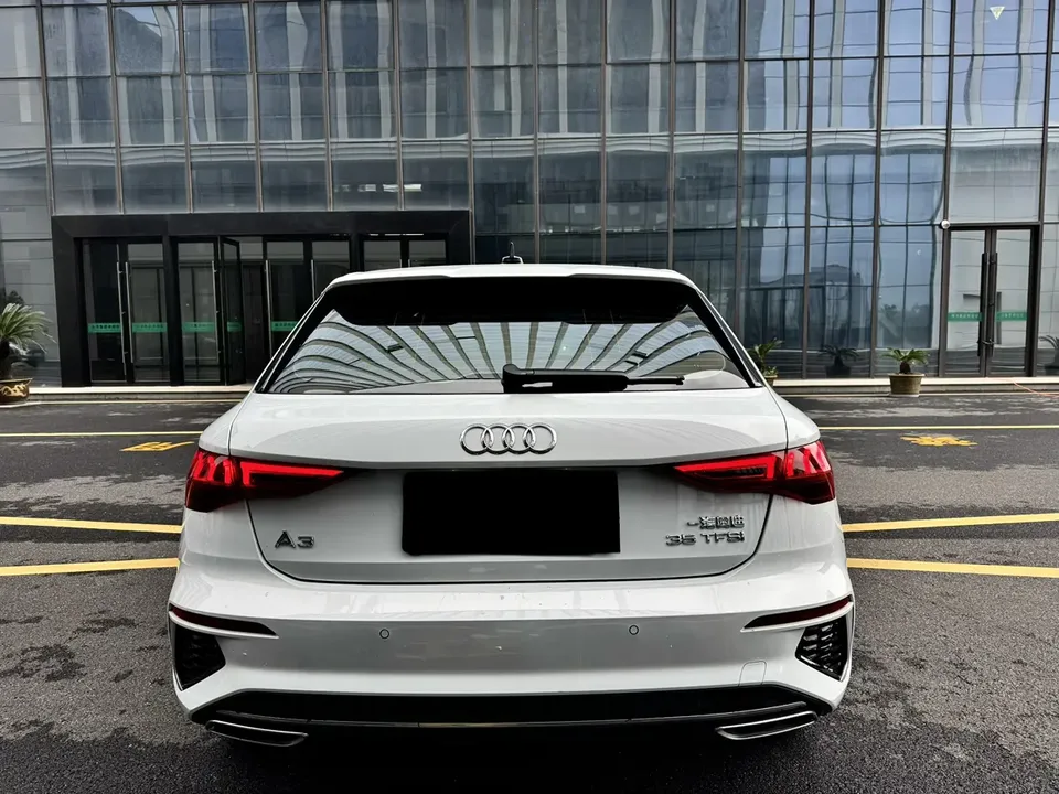 Audi A3 Sportback 35 TFSI stylish and sporty 2023 — миниатюра 2