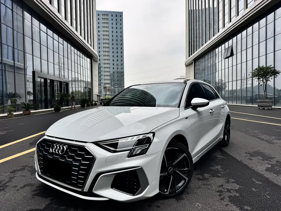 Audi A3 Sportback 35 TFSI stylish and sporty 2023 — фото 1, купить с доставкой в Москву