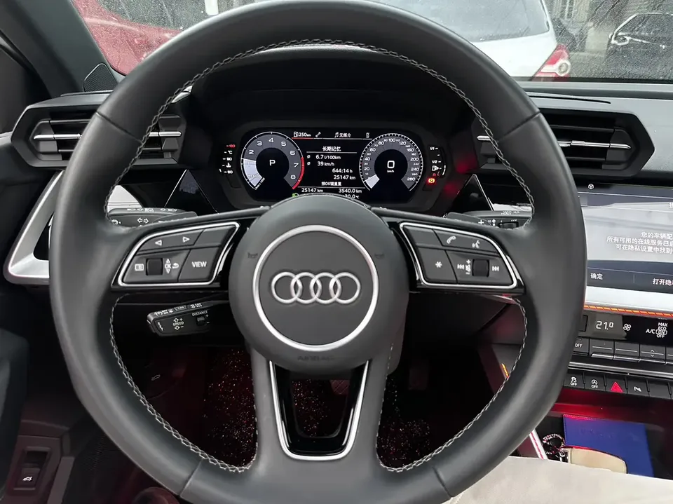 Audi A3 A3L Limousine 35 TFSI Fashion Sports 2023 — миниатюра 4