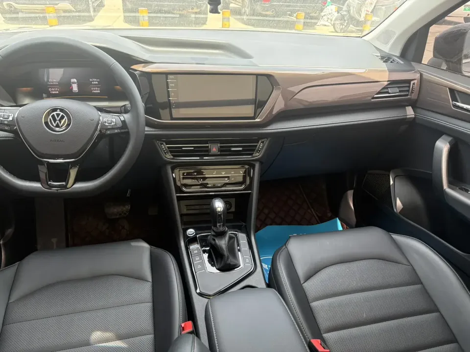 Volkswagen Tharu Tharu 280TSI 2WD Luxury Edition 2023 — thumbnail 5