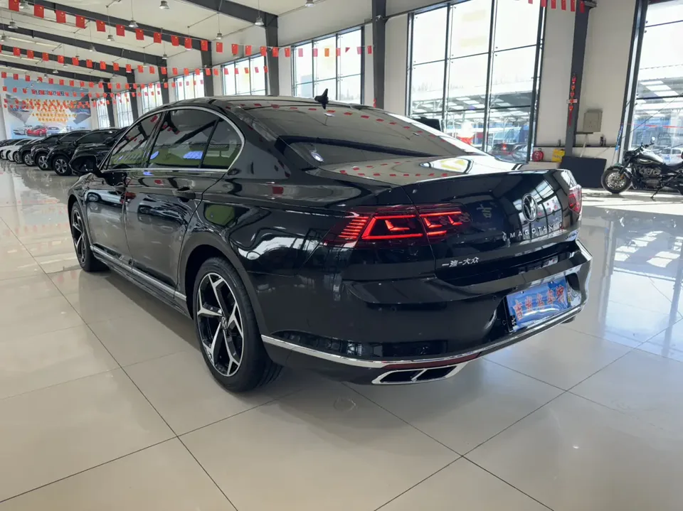 Volkswagen Magotan Magotan 2023 2 million commemorative edition 330TSI DSG luxury model 2023 — миниатюра 2