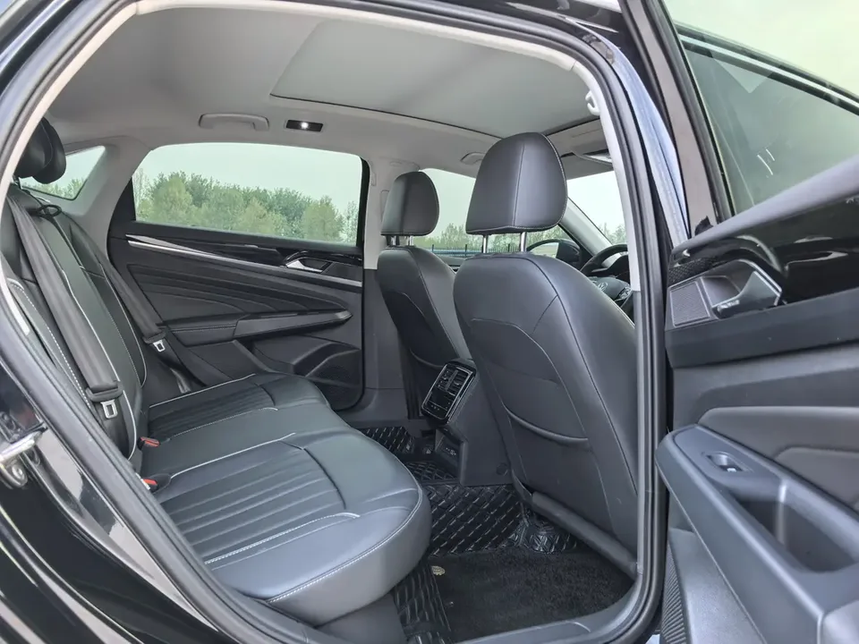 Volkswagen Passat facelift 330TSI Elite Edition 2023 — миниатюра 5