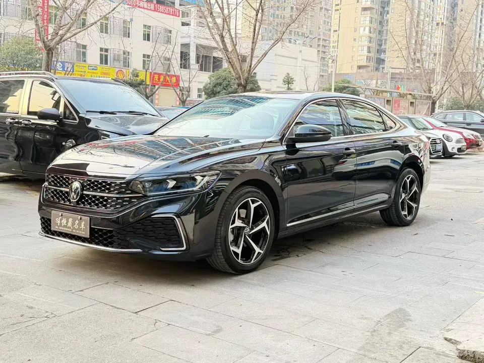 Volkswagen Passat 2025