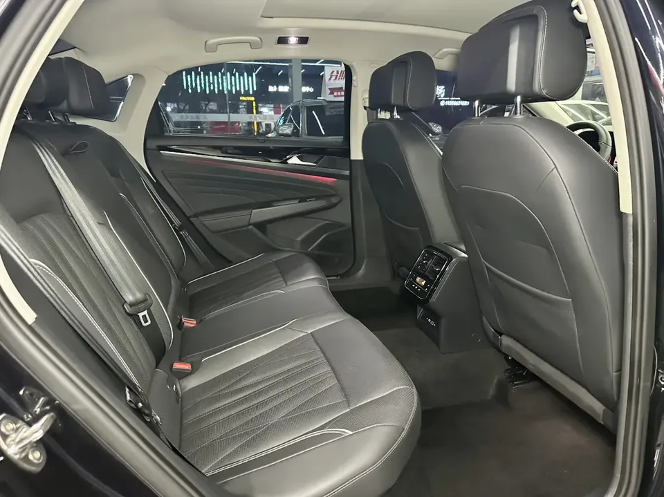 Volkswagen Passat Passat 2023 330TSI Starry Sky Deluxe Edition 2022 — миниатюра 4