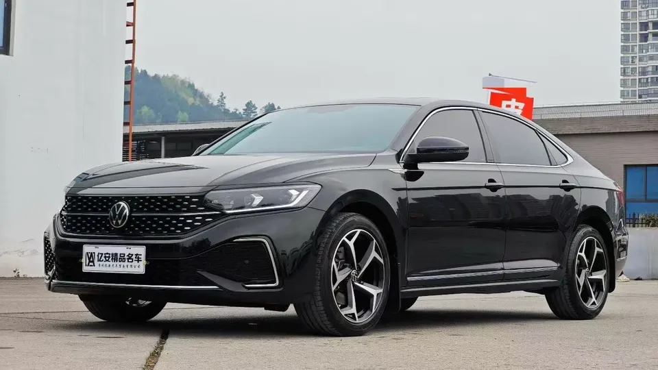 Volkswagen Passat 2025
