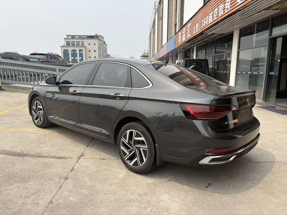Volkswagen Sagitar Sagitar 200TSI DSG Flying Edition 2022 — миниатюра 5
