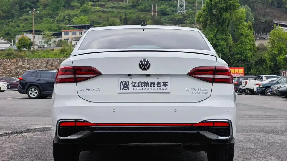 Volkswagen Lavida Lavida 2023 300TSI DSG Starry Sky Edition 2024 — thumbnail 2