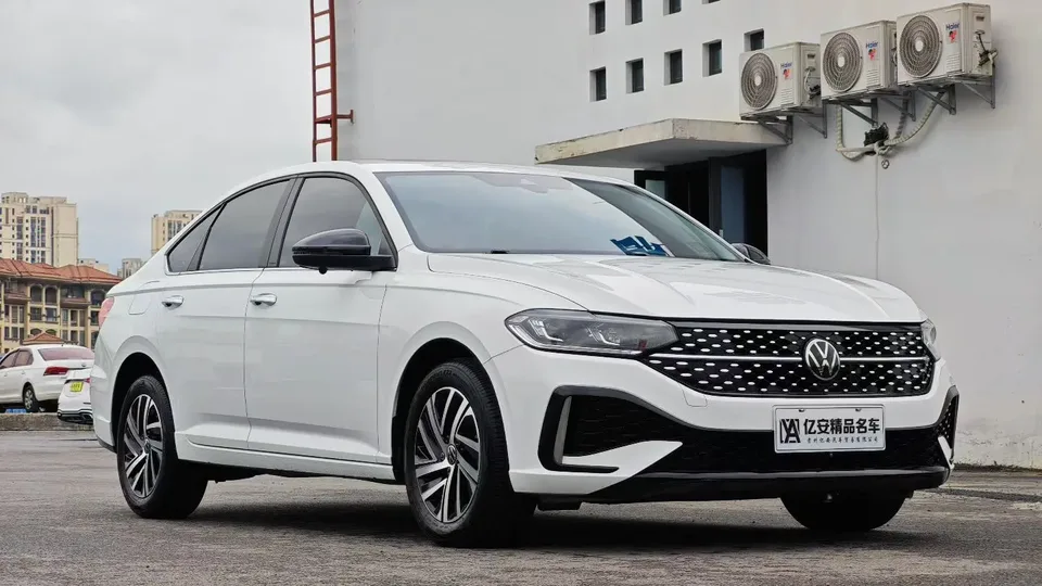 Volkswagen Lavida Lavida 2023 300TSI DSG Starry Sky Edition 2024 — thumbnail 3