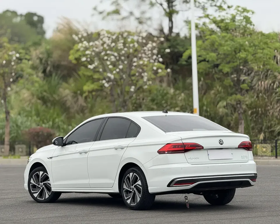 Volkswagen Bora 300TSI DSG Premium Edition 2023 — миниатюра 2