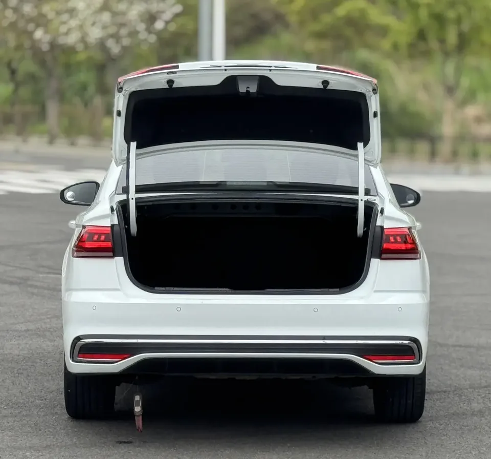 Volkswagen Bora 300TSI DSG Premium Edition 2023 — миниатюра 3