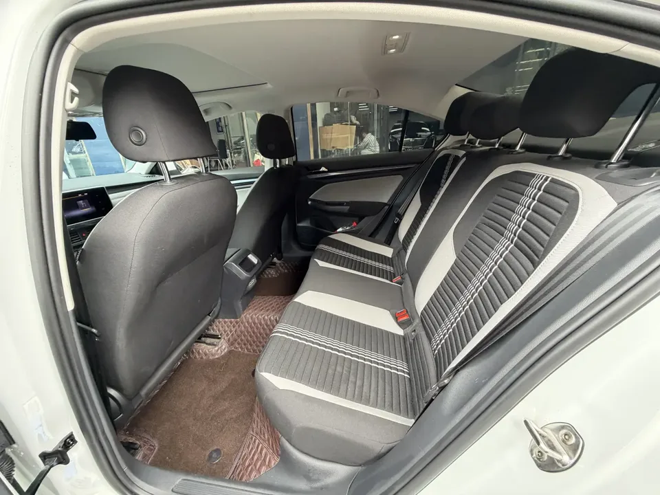 Volkswagen Bora Bora 2023 1.5L Automatic Limited Edition 2022 — миниатюра 3