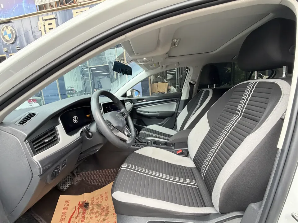 Volkswagen Bora Bora 2023 1.5L Automatic Limited Edition 2022 — миниатюра 5