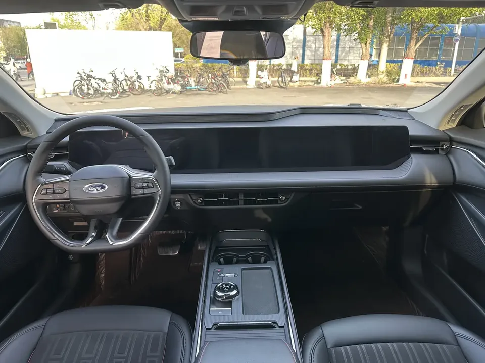 Ford Mondeo facelift EcoBoost 245 luxury model 2024 — миниатюра 4