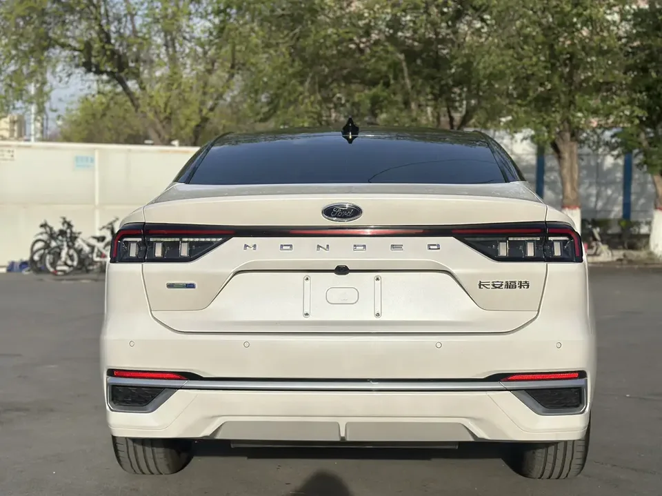 Ford Mondeo facelift EcoBoost 245 luxury model 2024 — миниатюра 5