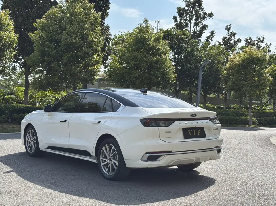 Ford Mondeo facelift EcoBoost 245 luxury model 2023 — миниатюра 2