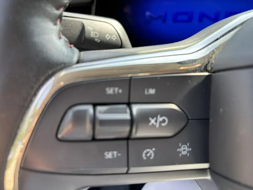 Ford Mondeo facelift EcoBoost 245 luxury model 2023 — миниатюра 3