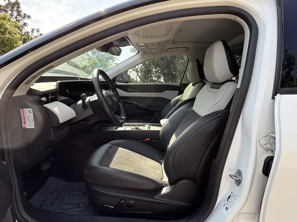 Ford Mondeo facelift EcoBoost 245 luxury model 2023 — миниатюра 5