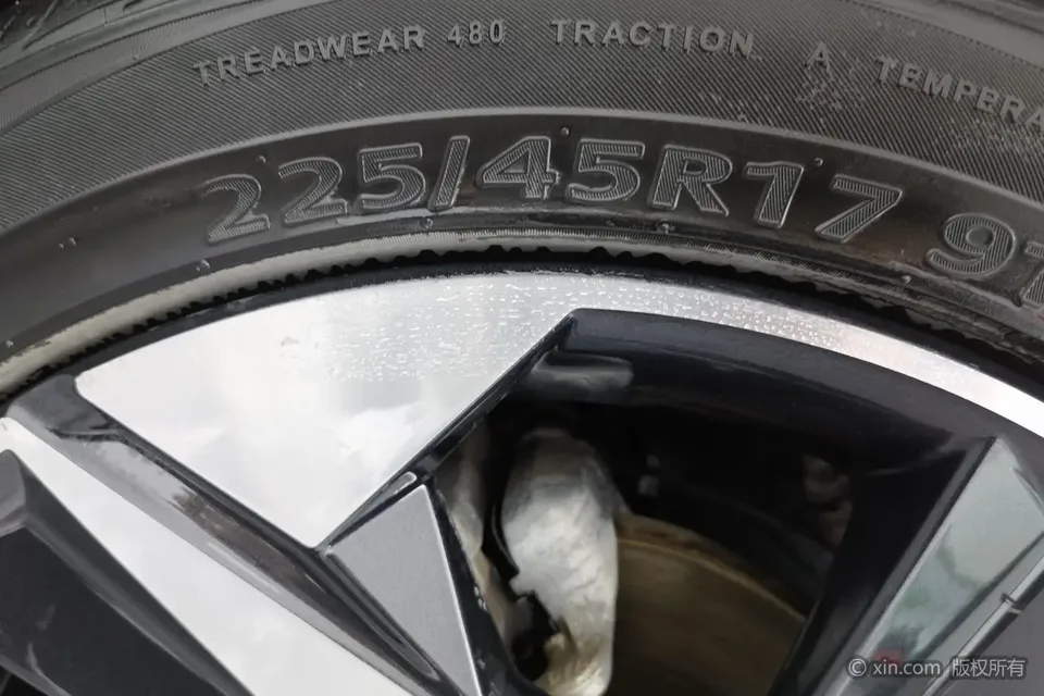 Hyundai Elantra 1.5L CVT LUX Premium Edition 2023 — миниатюра 2