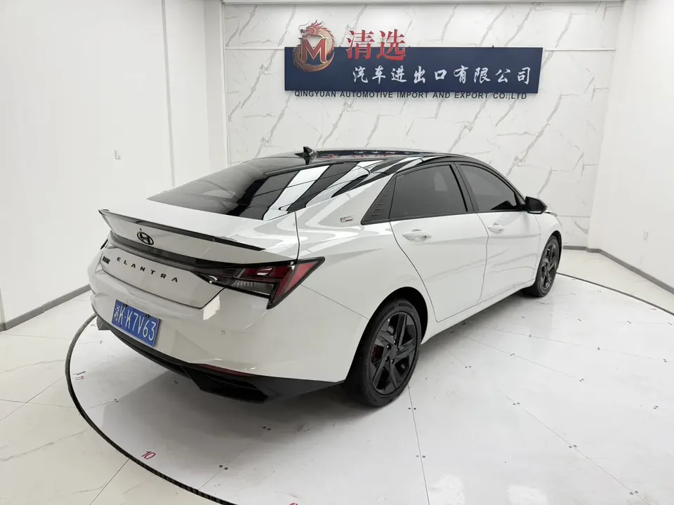 Hyundai Elantra 1.5L CVT LUX Premium Edition 2024 — миниатюра 2