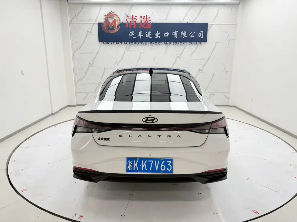 Hyundai Elantra 1.5L CVT LUX Premium Edition 2024 — миниатюра 4