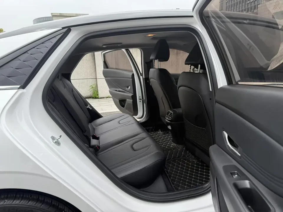 Hyundai Elantra Elantra 2023 1.5L CVT LUX Premium Edition 2024 — thumbnail 3