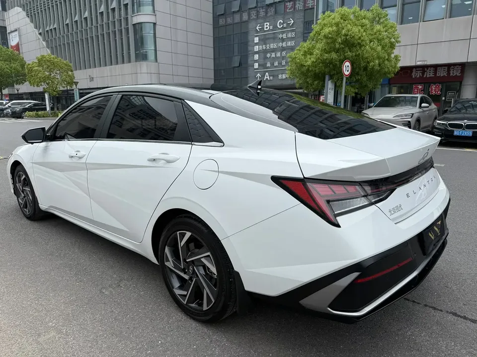 Hyundai Elantra Elantra 2023 1.5L CVT LUX Premium Edition 2024 — thumbnail 4