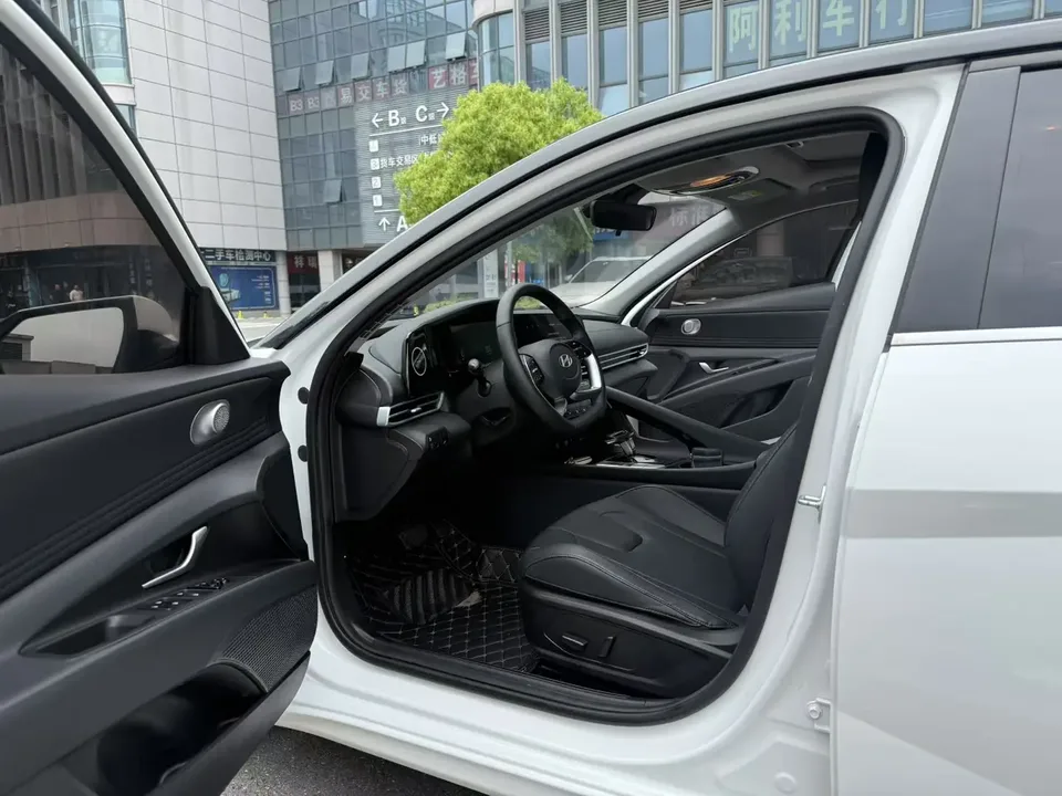 Hyundai Elantra Elantra 2023 1.5L CVT LUX Premium Edition 2024 — thumbnail 5