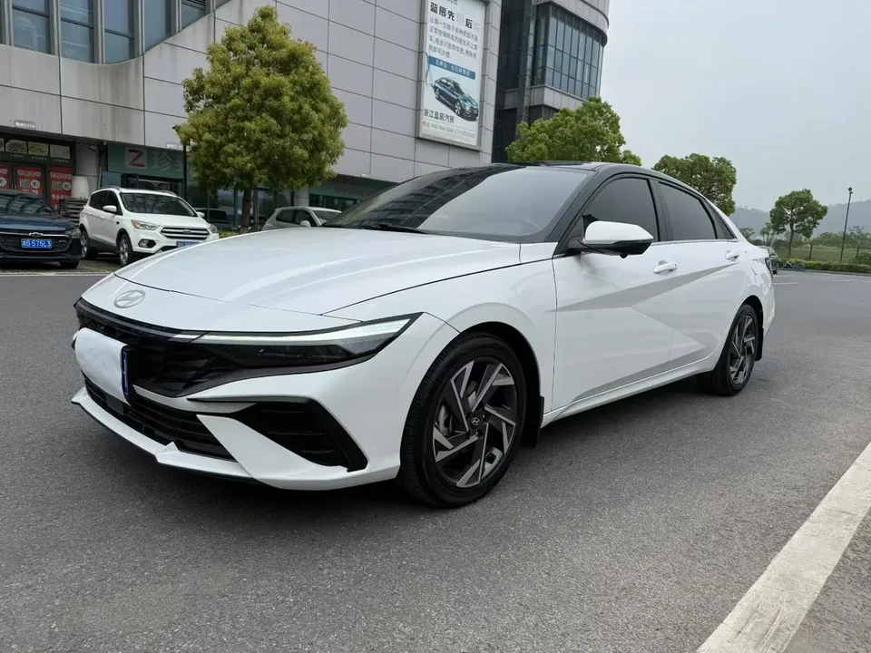 Hyundai Elantra Elantra 2023 1.5L CVT LUX Premium Edition 2024 — photo 1, buy with delivery to Moscow