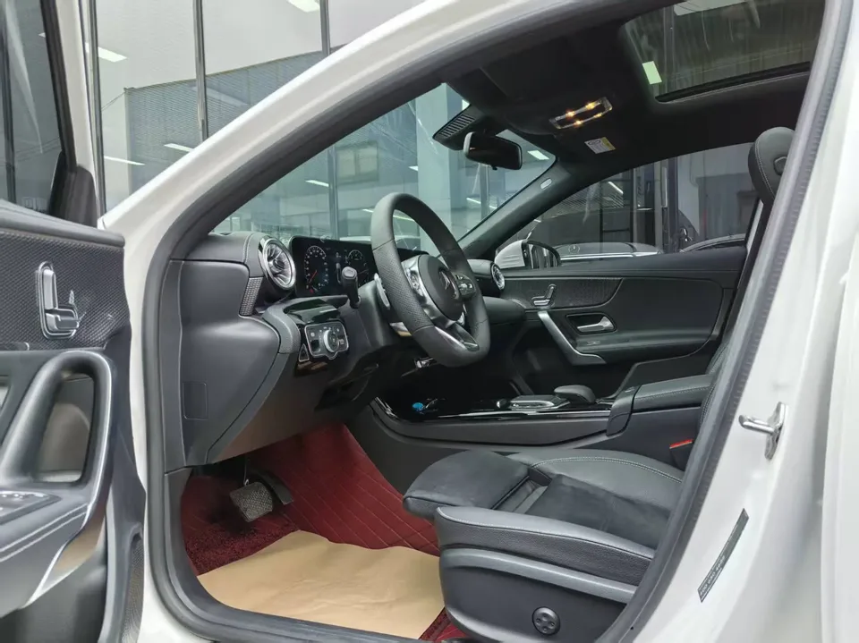 Mercedes-Benz Mercedes Benz A Class second facelift A 200 L sports sedan fashion version 2023 — миниатюра 3