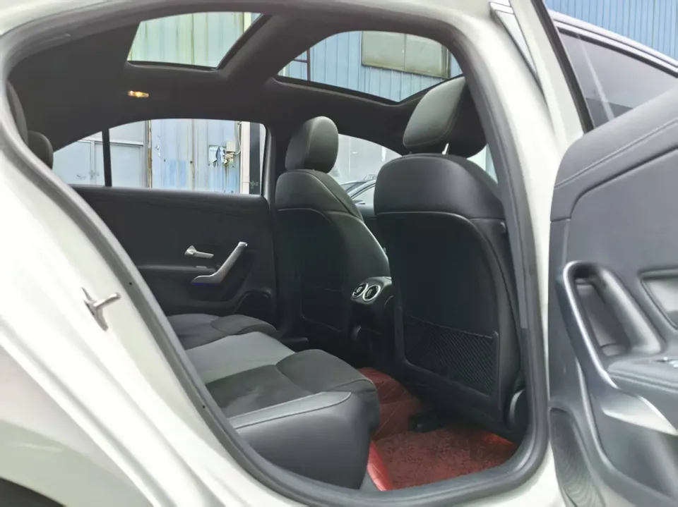 Mercedes-Benz Mercedes Benz A Class second facelift A 200 L sports sedan fashion version 2023 — миниатюра 4