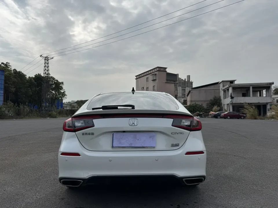 Honda CIVIC 2023 Civic HATCHBACK 240TURBO CVT Extreme Edition 2024 — миниатюра 2