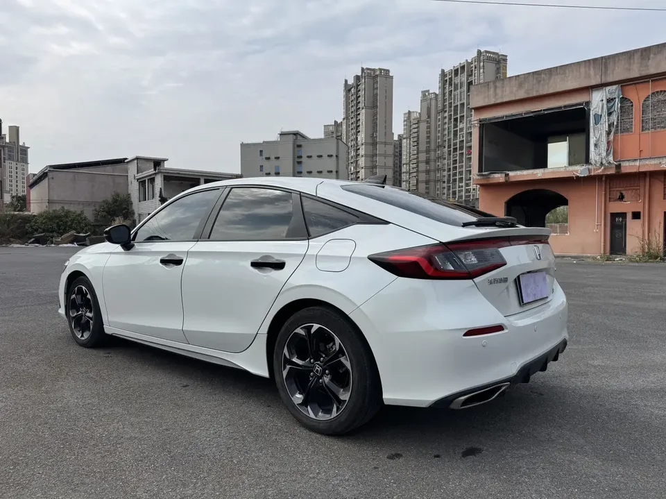 Honda CIVIC 2023 Civic HATCHBACK 240TURBO CVT Extreme Edition 2024 — миниатюра 4