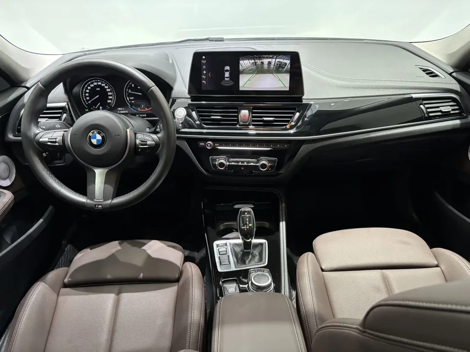 BMW 1 Series facelift 120i M Sport Night Edition 2022 — миниатюра 5
