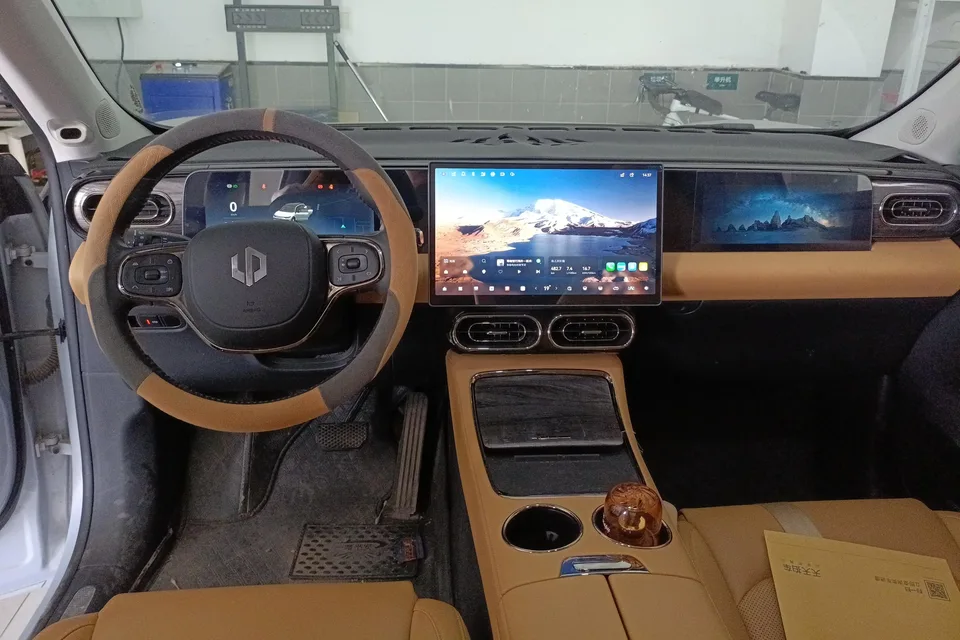 Leapmotor Zero running C11 Extended Range 300 Premium Edition 2024 — миниатюра 3