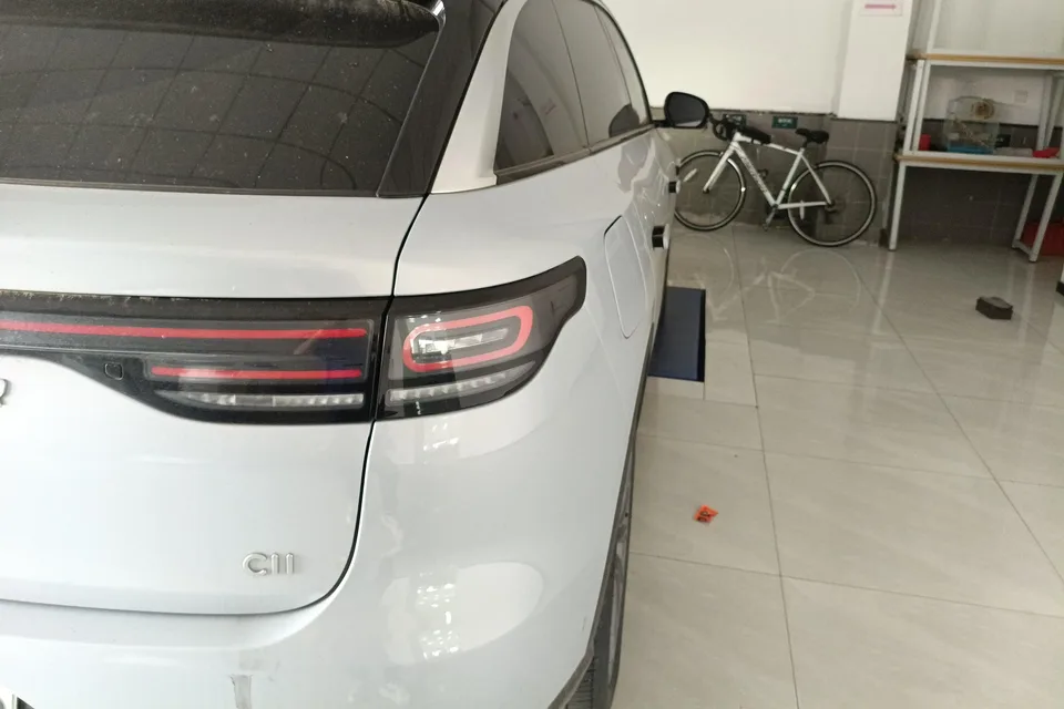 Leapmotor Zero running C11 Extended Range 300 Premium Edition 2024 — миниатюра 5