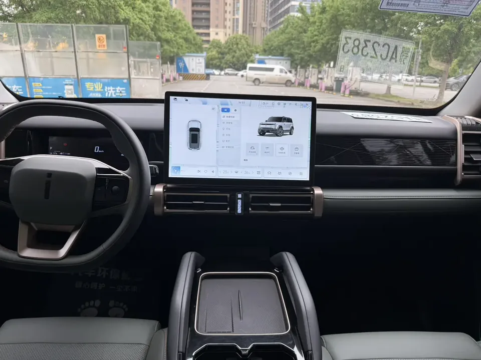 iCAR 03 two-wheel drive long-range version 2024 — миниатюра 2