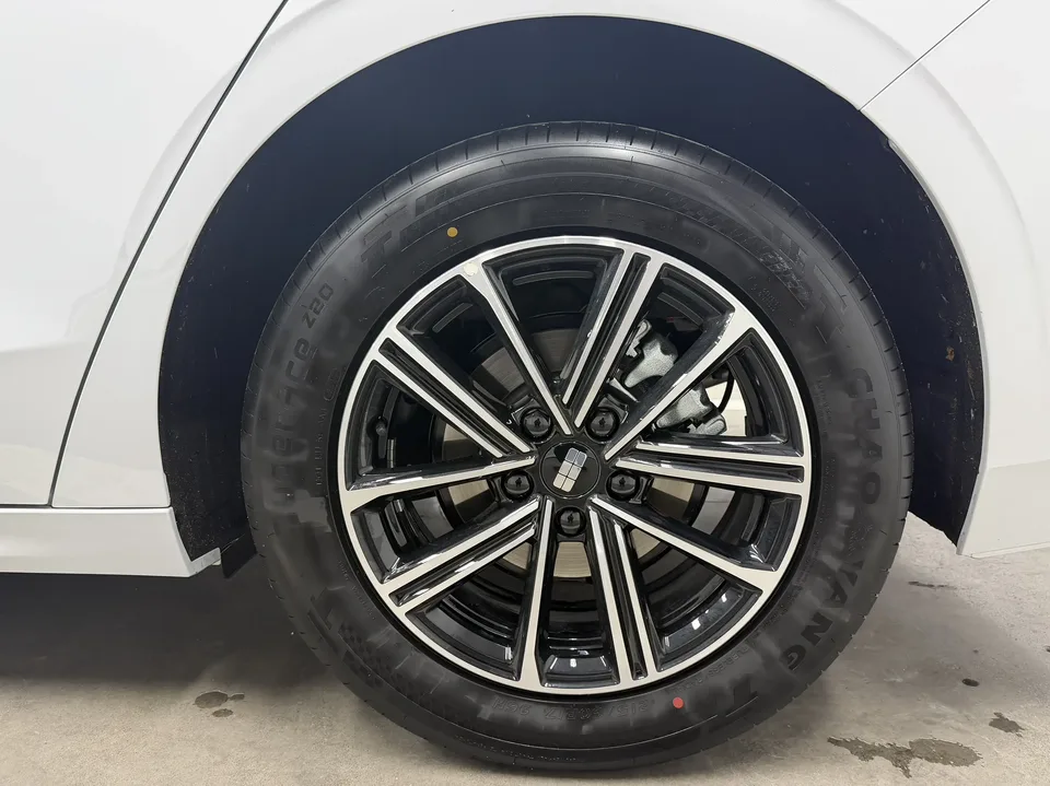 Geely Galaxy A7 PHEV 70km Launch Edition 2025 — миниатюра 3