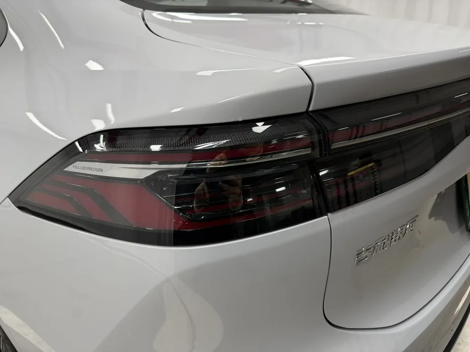 Geely Galaxy A7 PHEV 70km Launch Edition 2025 — миниатюра 4