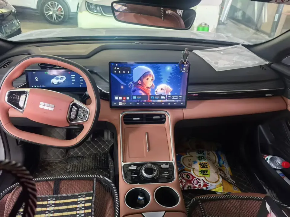 Geely Galaxy L6 1.5 EM-i DHT 140KM Exploration+ Edition 2025 — миниатюра 2
