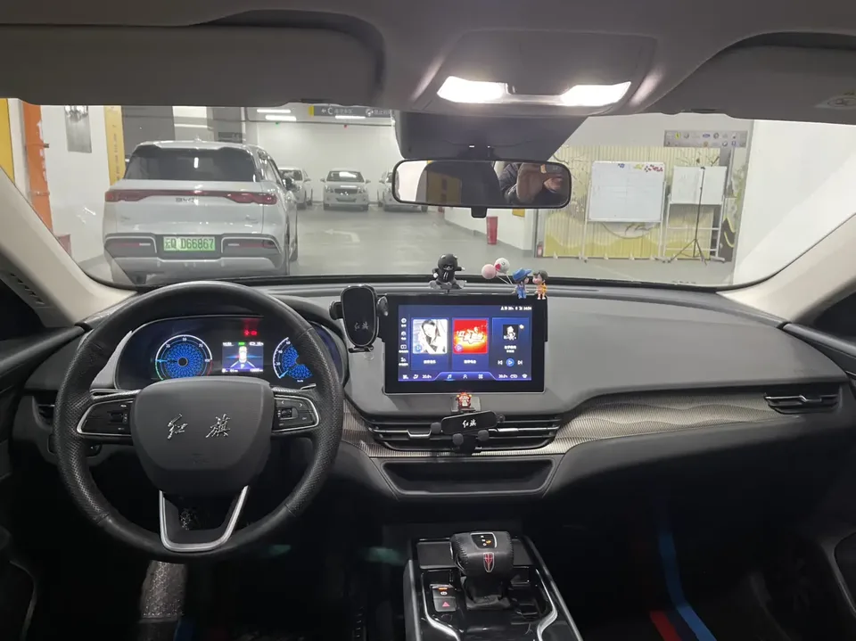Hongqi E-QM5 450KM Travel Edition 100kW 2025 — миниатюра 3