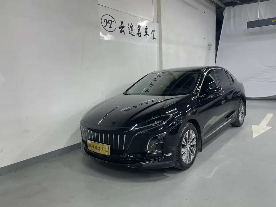 Hongqi E-QM5 450KM Travel Edition 100kW 2025 — фото 1, купить с доставкой в Москву